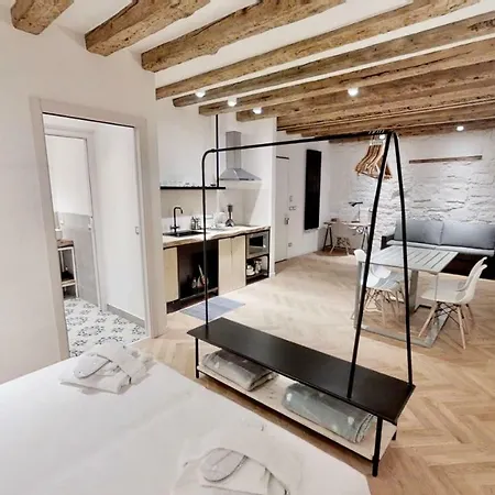 Appartement Triestevillas Rou's Tailor Made Studio Old Town